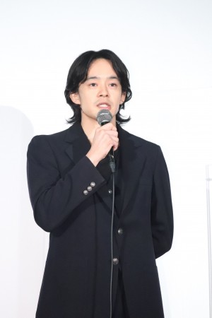 映画『ちょっと思い出しただけ』公開記念舞台あいさつに登壇した池松壮亮