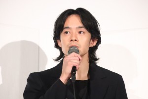 映画『ちょっと思い出しただけ』公開記念舞台あいさつに登壇した池松壮亮