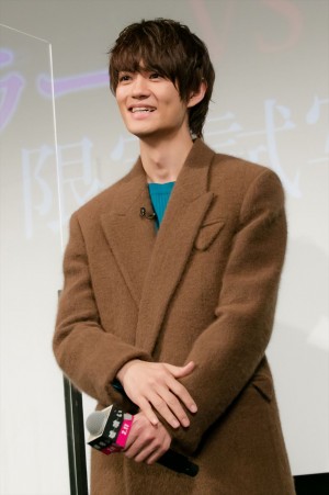 映画『嘘喰い』学生限定試写会サプライズイベントに登場した佐野勇斗