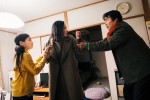 【写真】麻衣（蒔田彩珠）と蓮司（杉野遥亮）は一緒に買い物へ