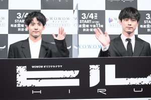 『WOWOWオリジナルドラマ ヒル』完成報告会、（左から）赤楚衛二 、坂口健太郎