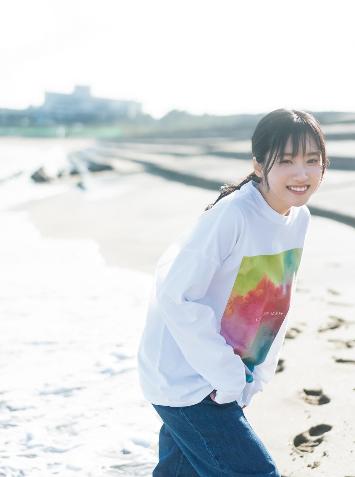 “新人女優”片岡凜、透明感あふれる初グラビア　「ヤンジャン」初登場で表紙大抜てき