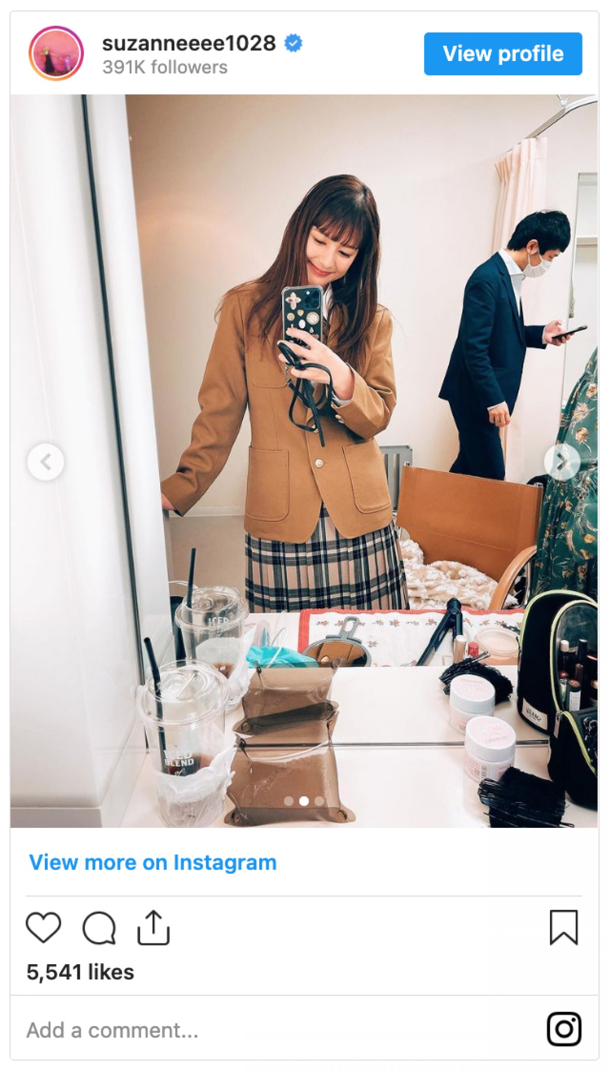 スザンヌ、ブレザー＆スカート制服姿に反響「こんなに可愛いアラサーズルい」