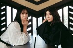 【写真】櫻坂46・渡邉理佐、卒業メモリアルブック　日向坂46・佐々木久美とコラボ撮影