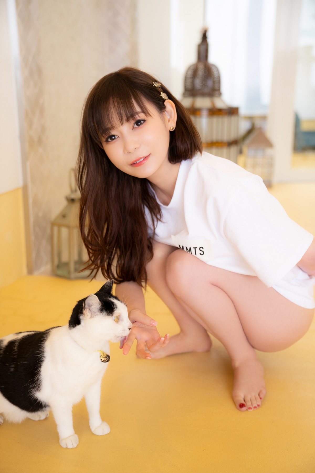 中川翔子、真っ赤なビキニの“美尻”カット初公開　Tシャツ1枚のレア写真も