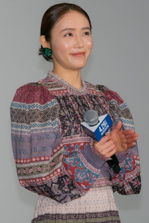 山口紗弥加、『劇場版ラジエーションハウス』完成披露舞台あいさつに登場