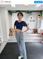 【写真】武田玲奈、美しすぎるスタイル披露　小島よしおらと下半身トレーニング