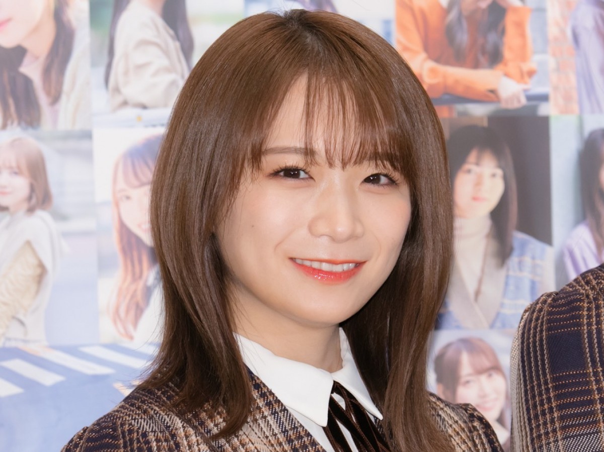 乃木坂46・秋元真夏、29歳バースデーに両親へ感謝の思い　おしゃまな幼少期ショットも