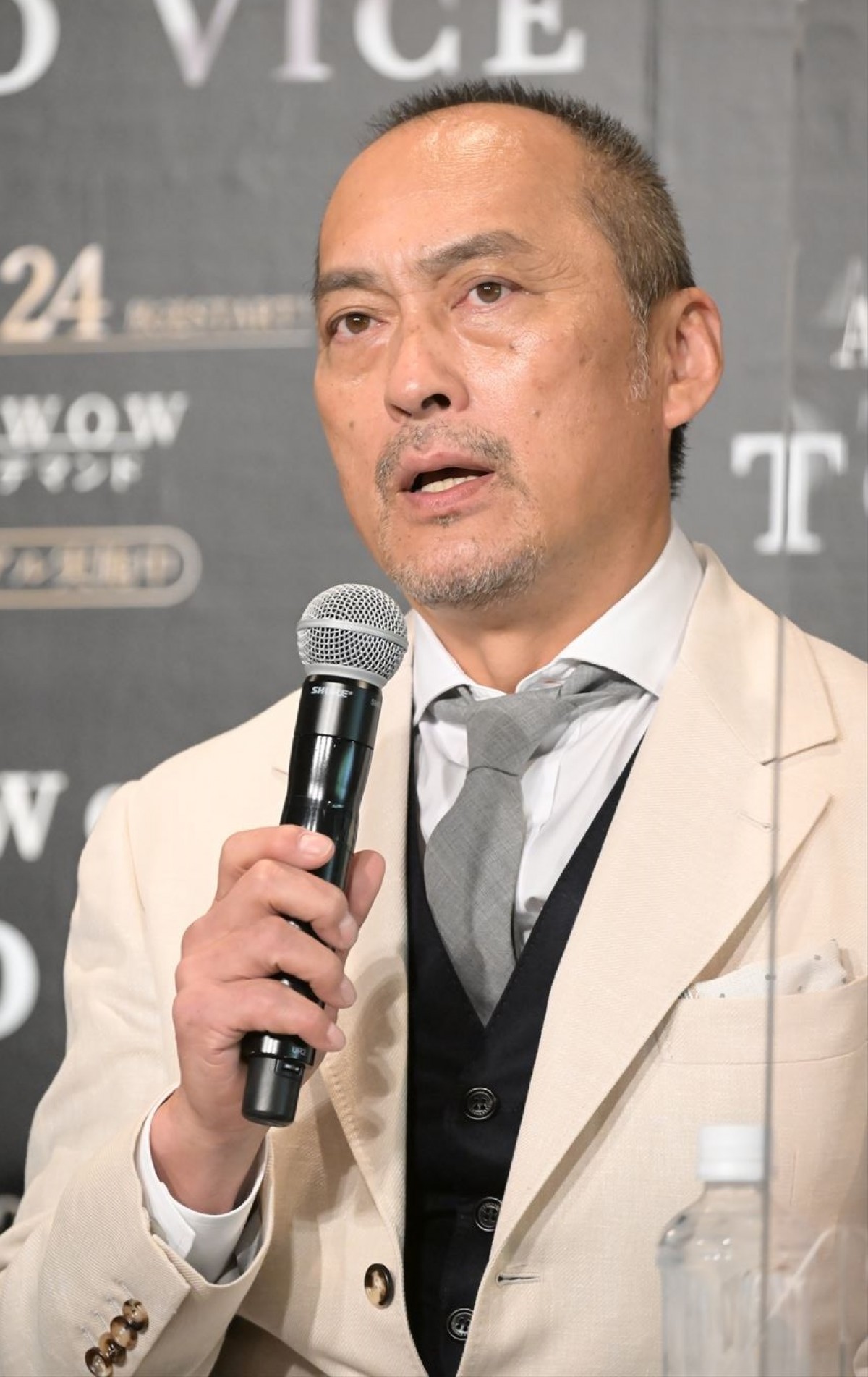 アンセル・エルゴート、親交を深めた伊藤英明と「裸の付き合い」を明かす　山下智久は現場の“熱”に感銘