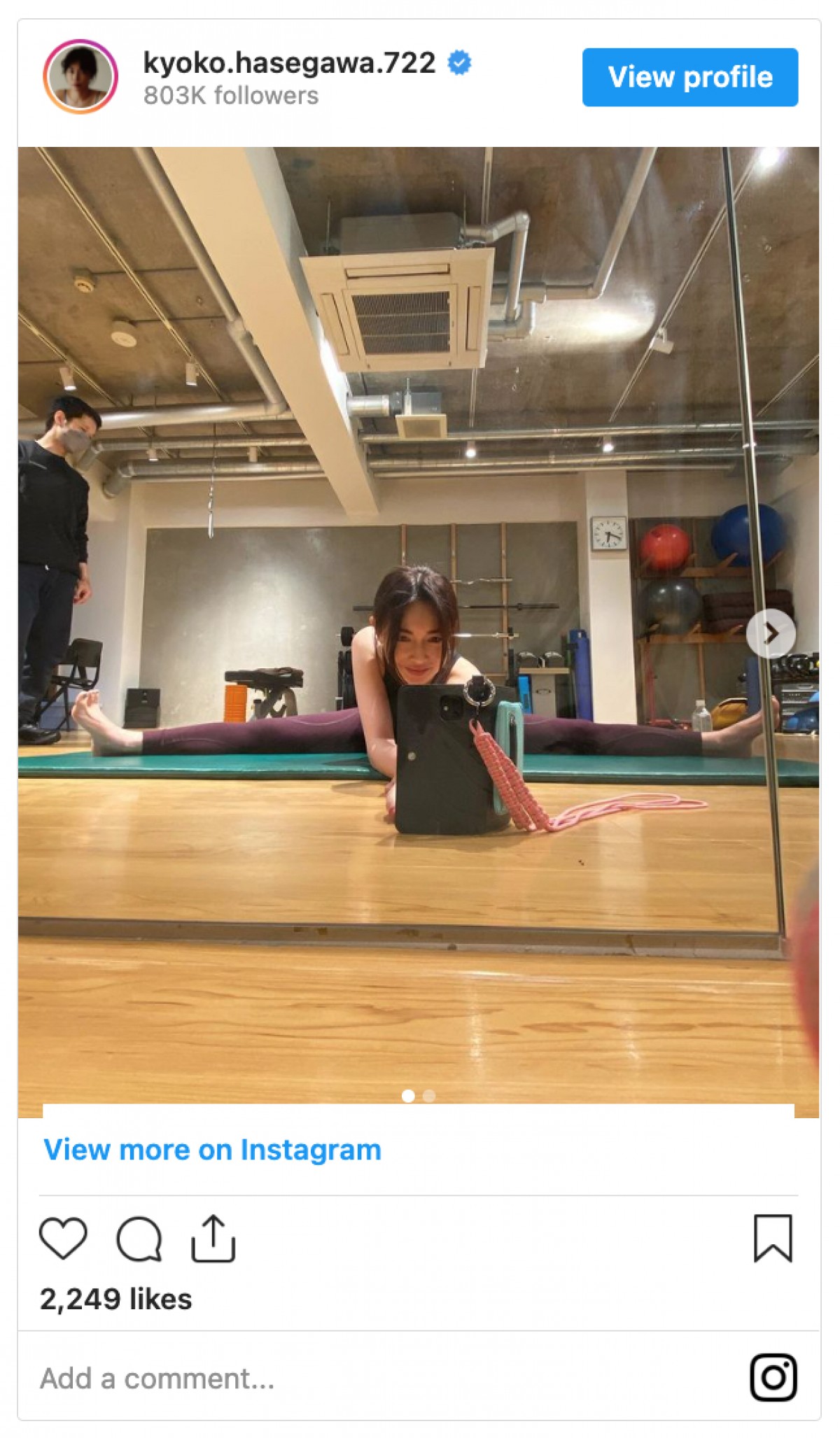 長谷川京子、大開脚　トレーニング中の姿に反響「美しすぎます」