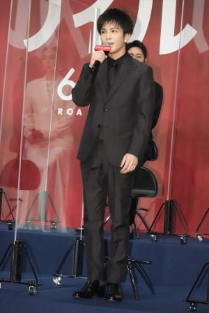 岩田剛典、映画『バスカヴィル家の犬　シャーロック劇場版』完成報告会に登場