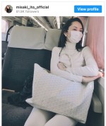 【写真】伊東美咲が45歳の誕生日　在来線に乗る庶民的な姿に「電車男を思い出しました」の声