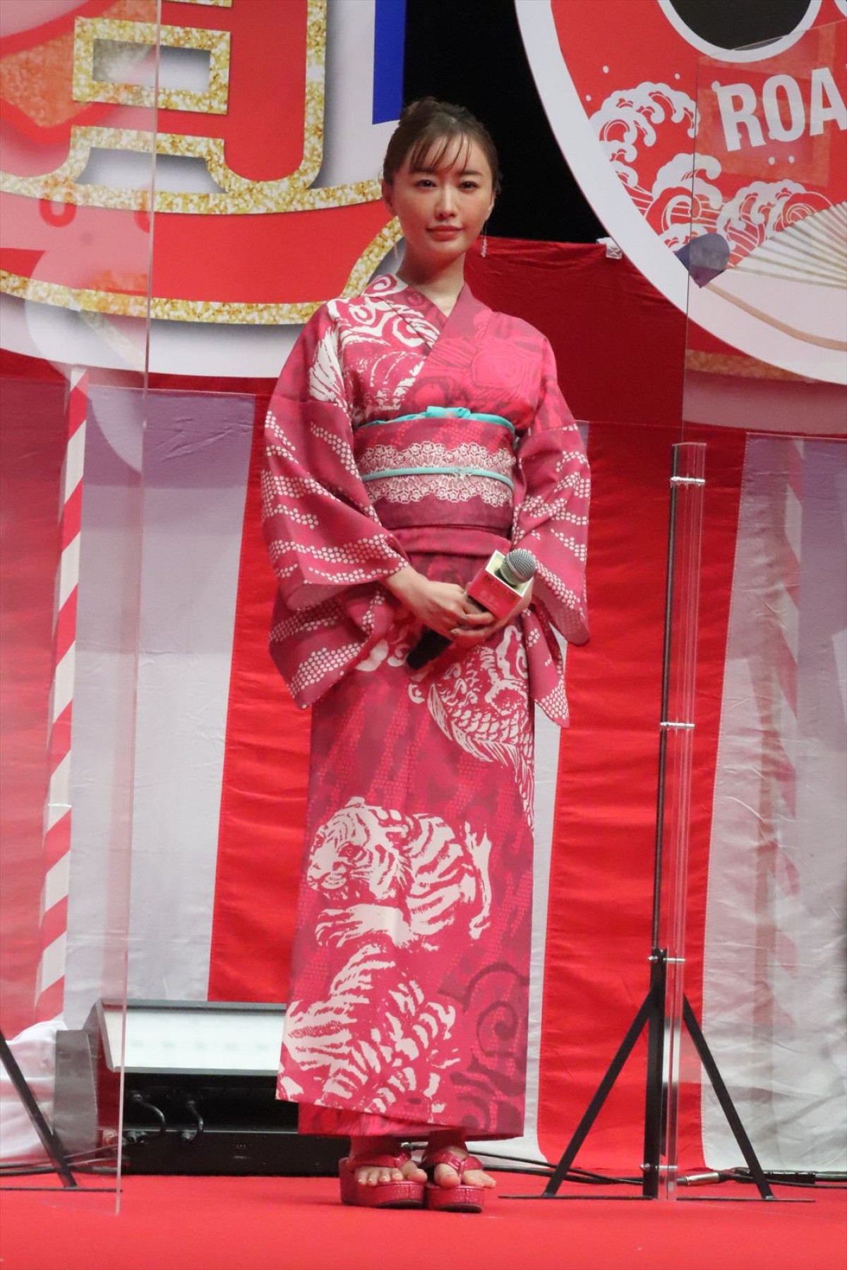 玉木宏ら豪華キャスト陣が浴衣姿で登場！　川口春奈「見惚れていました」