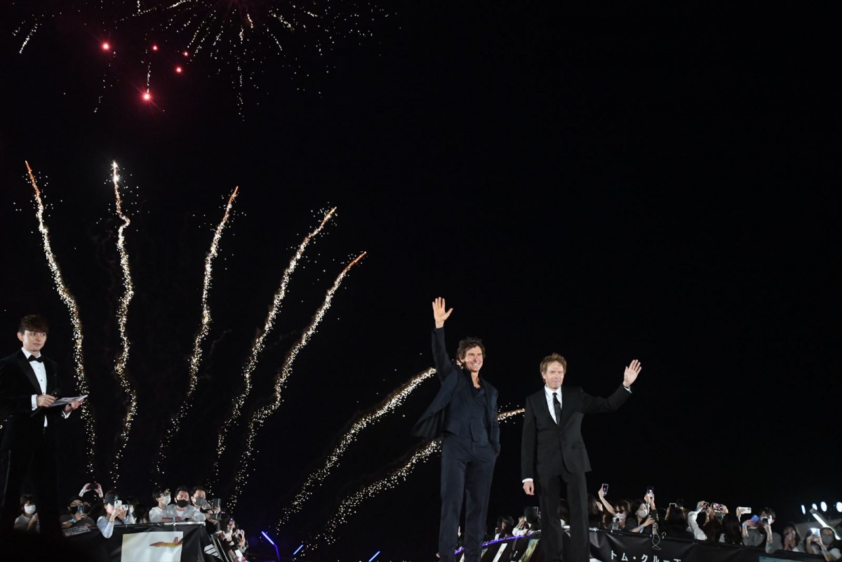 トム・クルーズ、ファンのために花火150発をプレゼント！ 「来年も、その翌年も来ます！」