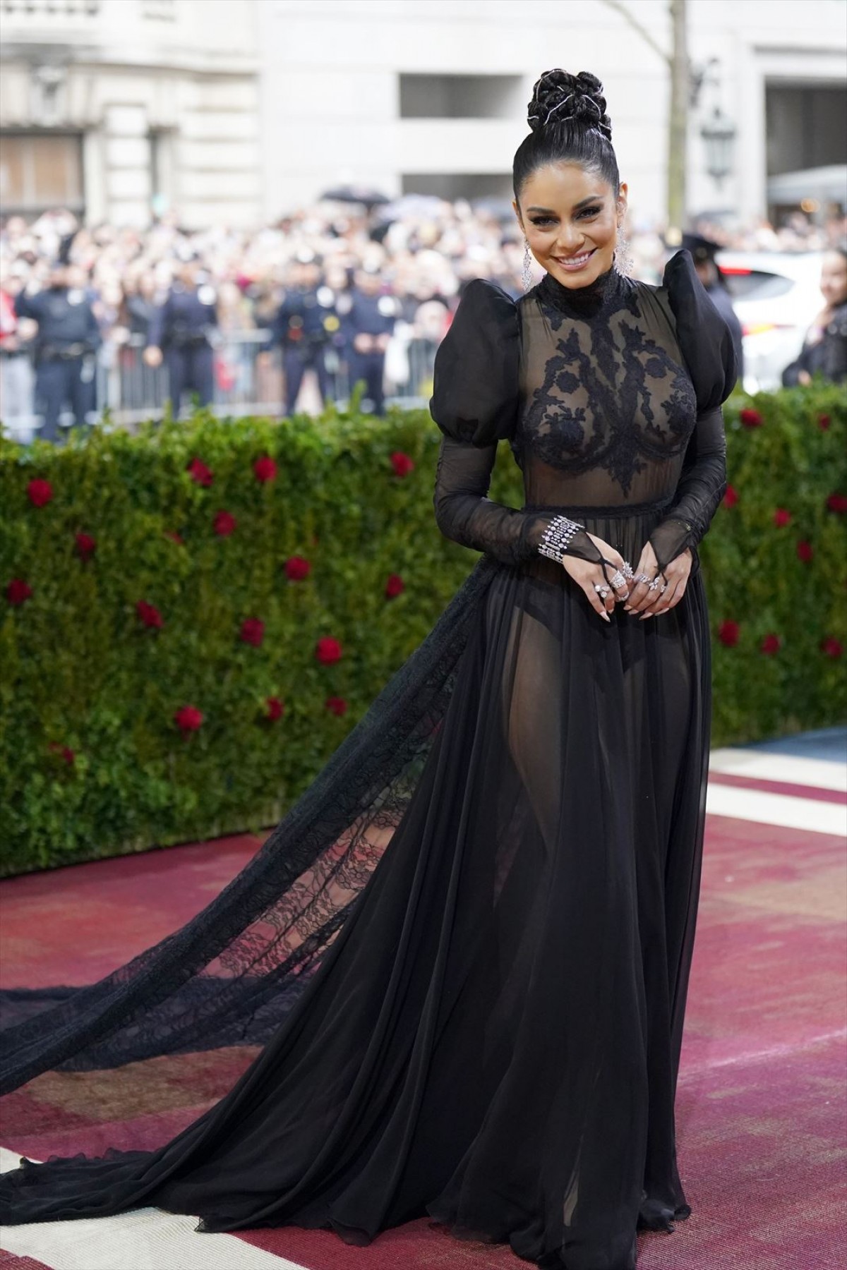 レディー・ガガ…じゃない！　米女優のそっくり姿に反響