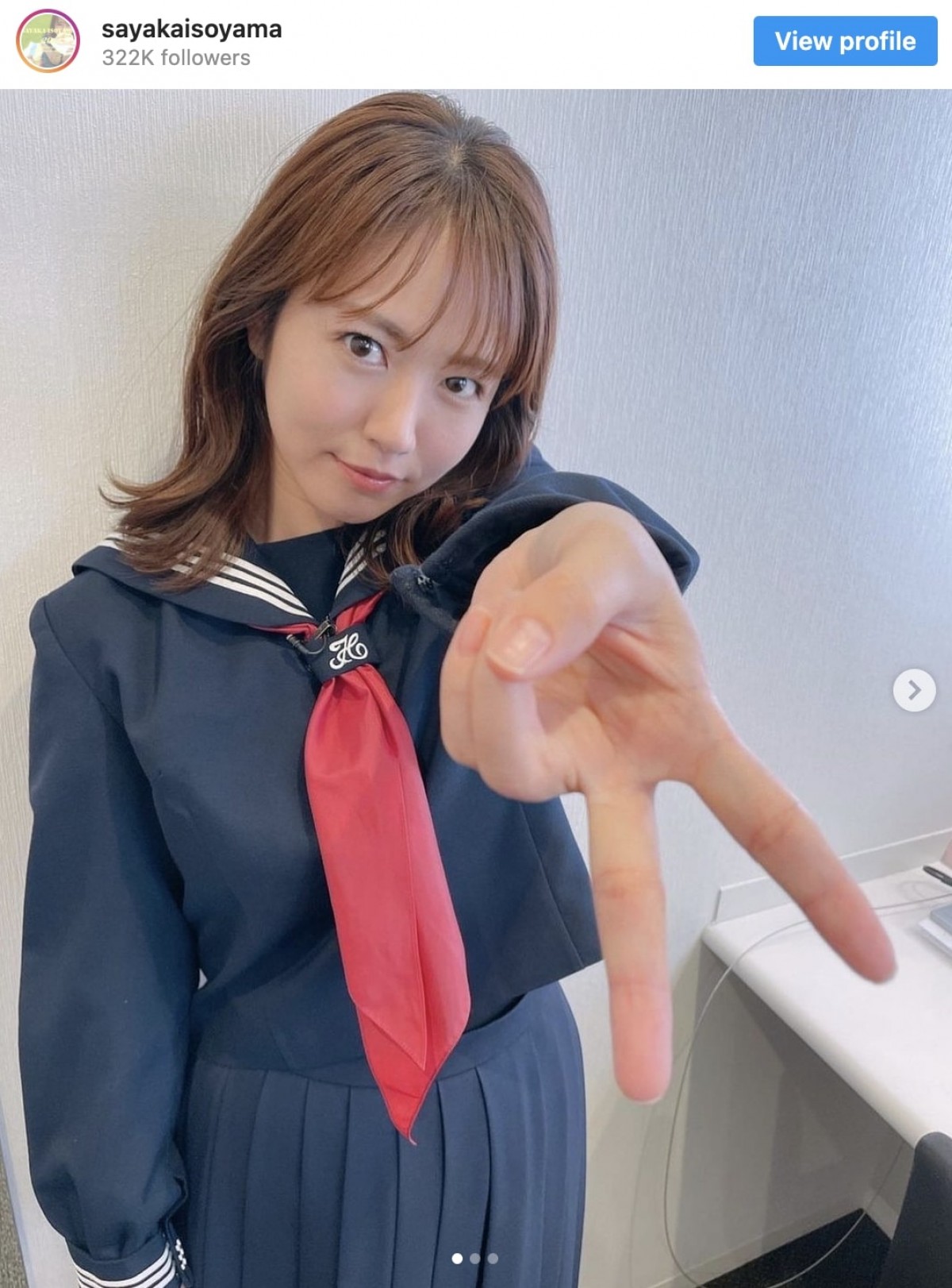 磯山さやか、久しぶりの制服でギャルピース　「かわいい」「胸キュン」の声