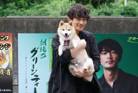 『ナンバMG5』津田健次郎、声を務めた柴犬“松”とついに共演「神がかり的な瞬間が」
