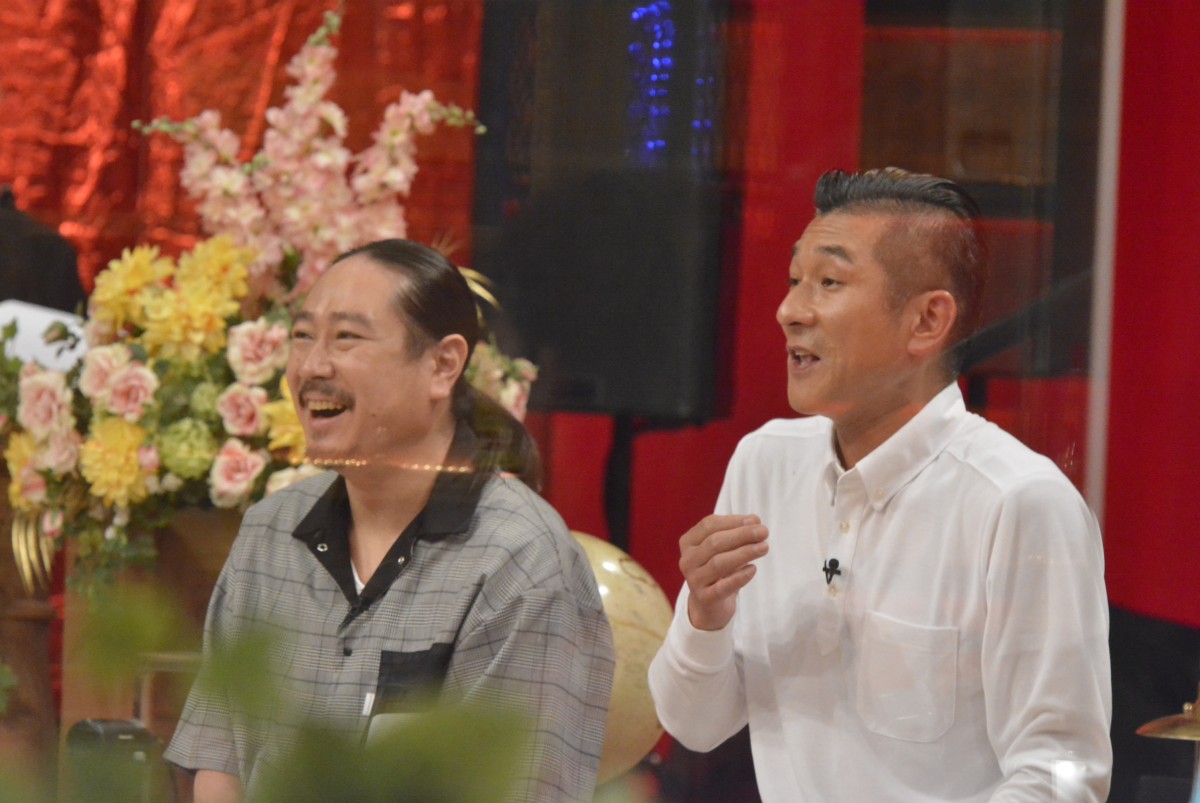 キャンプ好きNEWS小山、トイレ＆シャワー付きキャンプ場ですき焼き　松本人志「家おれよ！」