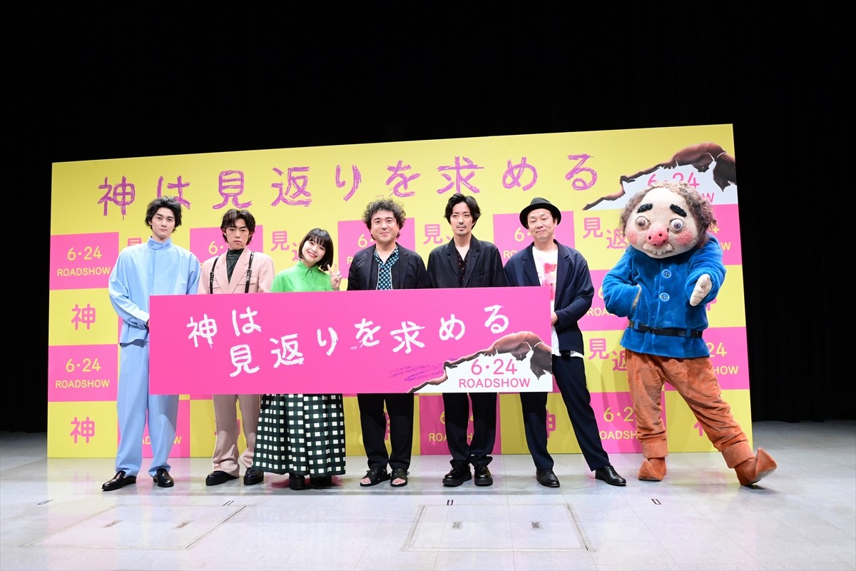 ムロツヨシ暴走　アドリブの“花道歩き”に観客大喜び