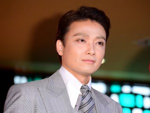 ミュージカル『ガイズ＆ドールズ』初日囲み取材に出席した井上芳雄