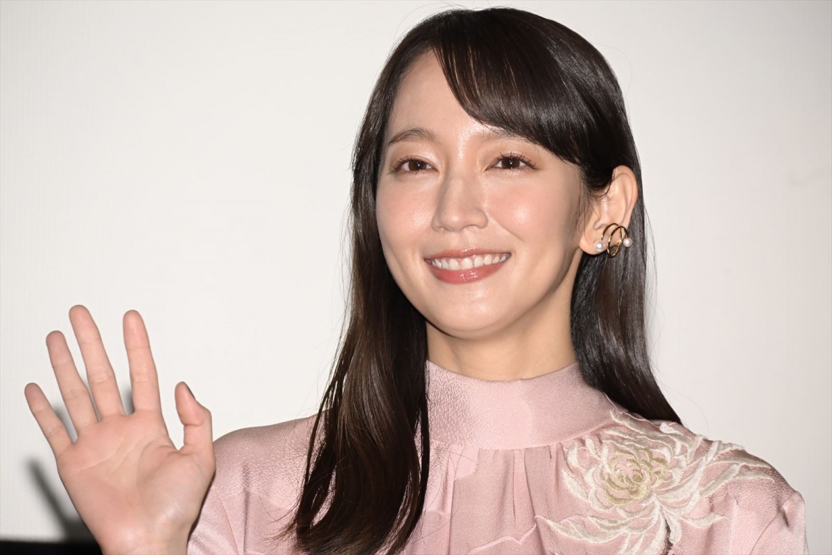 中村倫也、ハードな“狐霊”役演じた吉岡里帆を絶賛「本当に立派な女優さん」