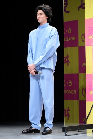 柳俊太郎、映画『神は見返りを求める』完成披露試写会イベントに登場