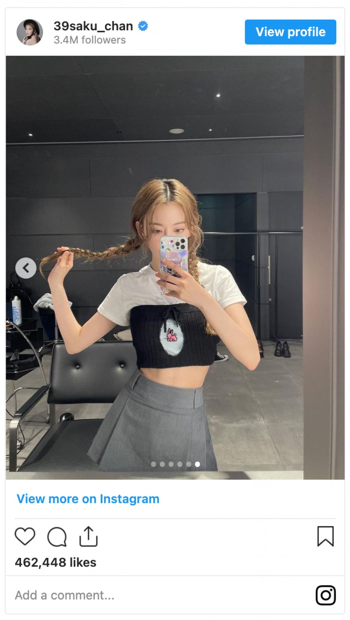 宮脇咲良、キュートな三つ編ショットに世界中のファンから反響　「perfect」「可愛すぎる」