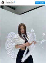 【写真】宮脇咲良、天使の翼にクールな表情