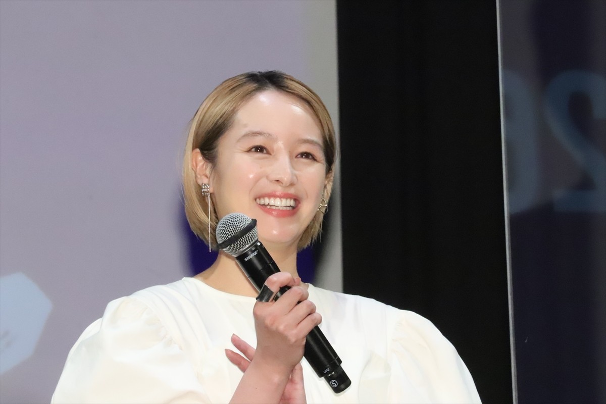 阿部寛、ドラムに初挑戦！　“苦戦”告白も清野菜名＆高杉真宙は「かっこよかった」と絶賛