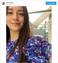 夫NIGOのショーに同行しパリを訪れたという牧瀬里穂 ※「牧瀬里穂」インスタグラム