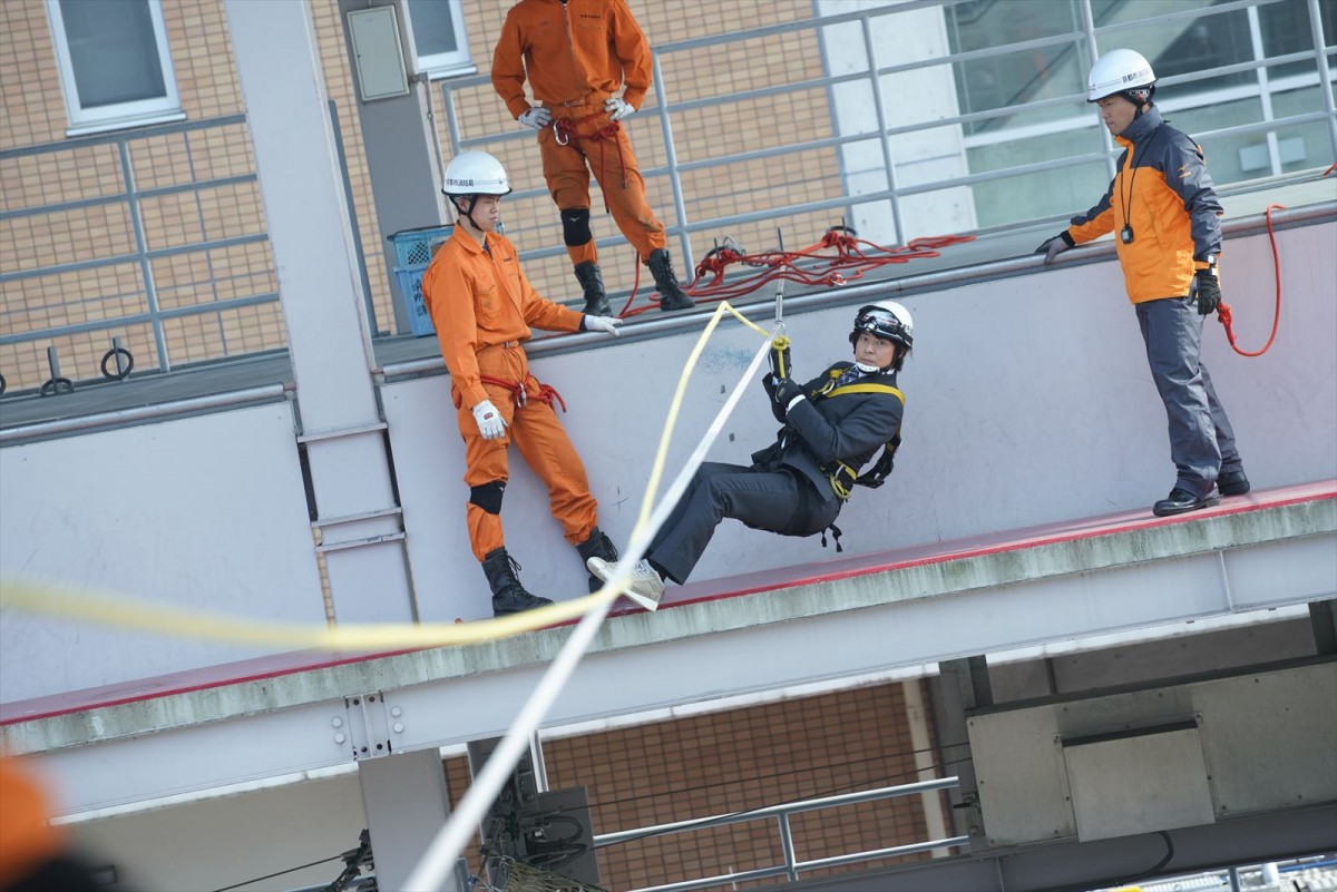 上川隆也主演『遺留捜査』　超マイペースな不思議刑事が全長20メートルの空中ロープ移動に挑戦