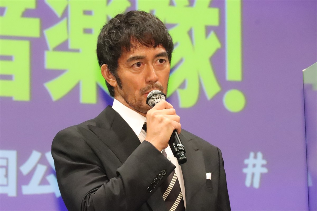阿部寛、ドラムに初挑戦！　“苦戦”告白も清野菜名＆高杉真宙は「かっこよかった」と絶賛