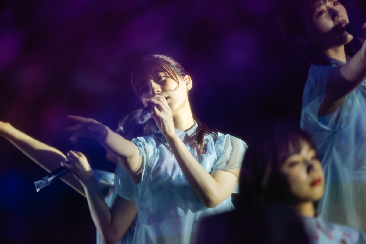 日向坂46、“W-KEYAKI FES.”で欅坂46曲を披露　ラストで会場は欅坂×櫻坂×日向坂カラーに