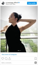 黒いドレス姿が美しい冨永愛　※「冨永愛」インスタグラム