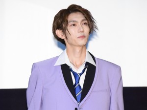 映画『暴太郎戦隊ドンブラザーズ THE MOVIE 新・初恋ヒーロー』公開記念舞台あいさつに登壇した樋口幸平