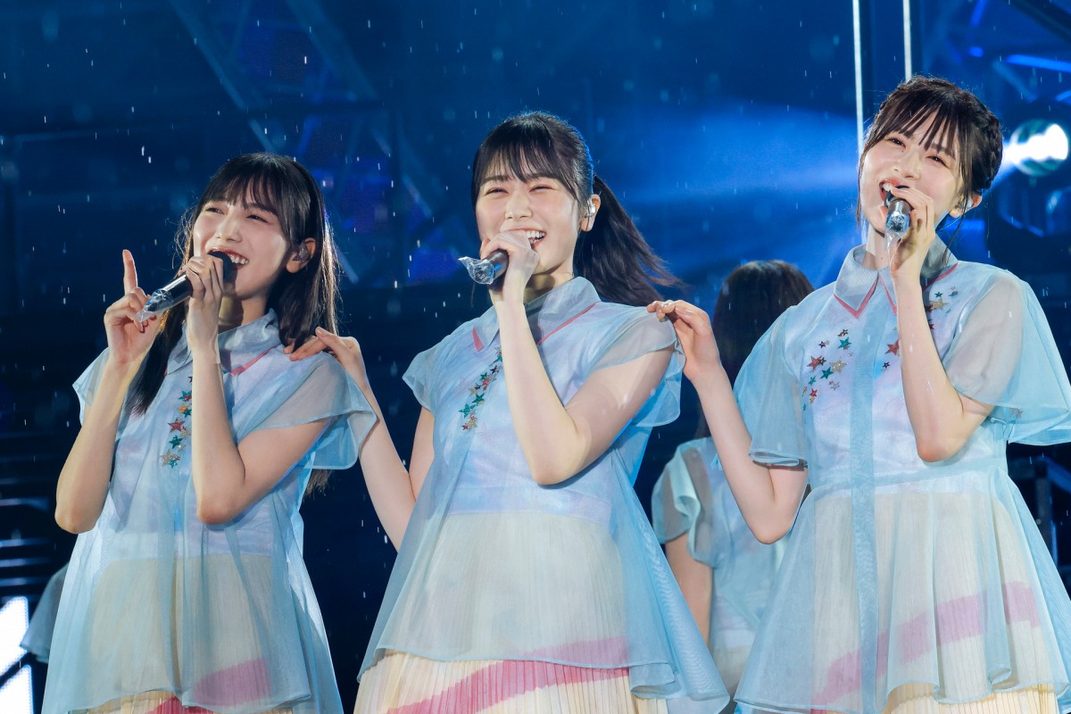 日向坂46、“W-KEYAKI FES.”で欅坂46曲を披露　ラストで会場は欅坂×櫻坂×日向坂カラーに