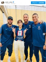 （左から）ネイマール選手、鷲見玲奈、セルヒオ・ラモス選手、キリアン・エムバぺ選手　※「鷲見玲奈」インスタグラム