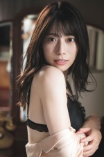 日向坂46・東村芽依1st写真集『見つけた』より