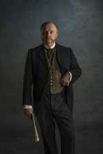 ドラマ『80日間世界一周』バーナード・フォーテスキュー役のジェイソン・ワトキンス