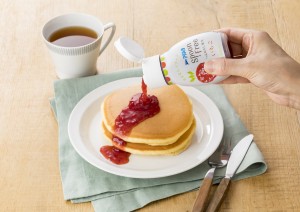 スプーンいらずの“フルーツスプレッド”発売へ！　さっと使えるボトル容器タイプ