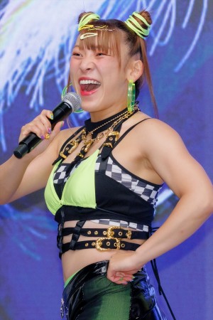 フワちゃん、映画『ブレット・トレイン』出発式イベントに登場