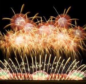 茨城「利根川大花火大会」3年ぶりに開催決定！　3万発の花火が音楽と共に夜空を彩る