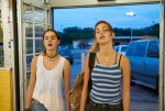 マイア・ミッチェル×カミラ・モローネ主演、A24配給の青春ガールズムービー、日本公開決定