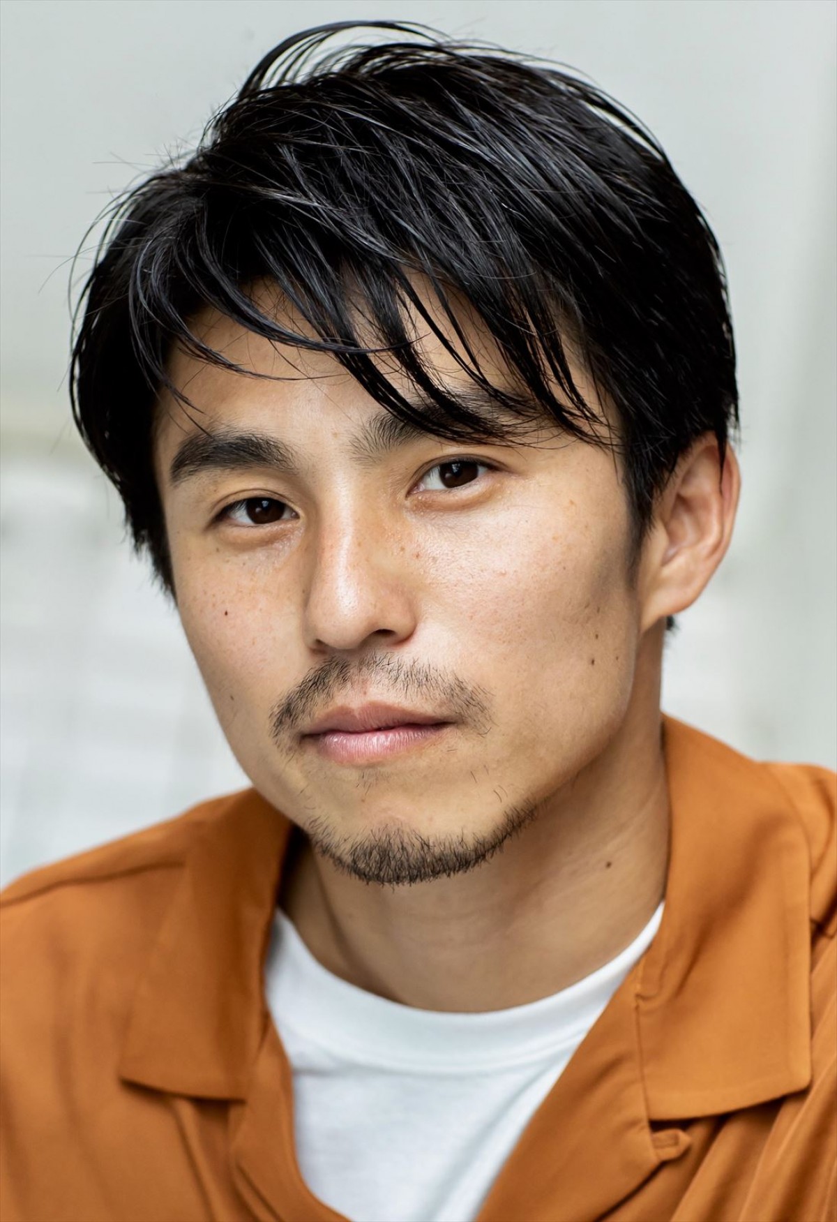 中尾明慶、笑顔封印し寡黙な救命救急医に　『PICU 小児集中治療室』出演