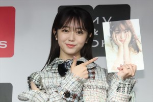 峯岸みなみ、『短所ネガティブ 長所ネガティブ』囲み取材会に登場