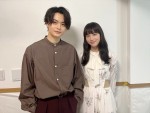 【写真】清原果耶＆瀬戸康史、『霊媒探偵・城塚翡翠』クランクインを2ショットで報告