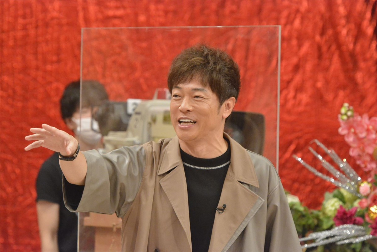 オズワルド伊藤、キャバクラ・ガールズバーに1000万円「イワクラを連れてくことも」