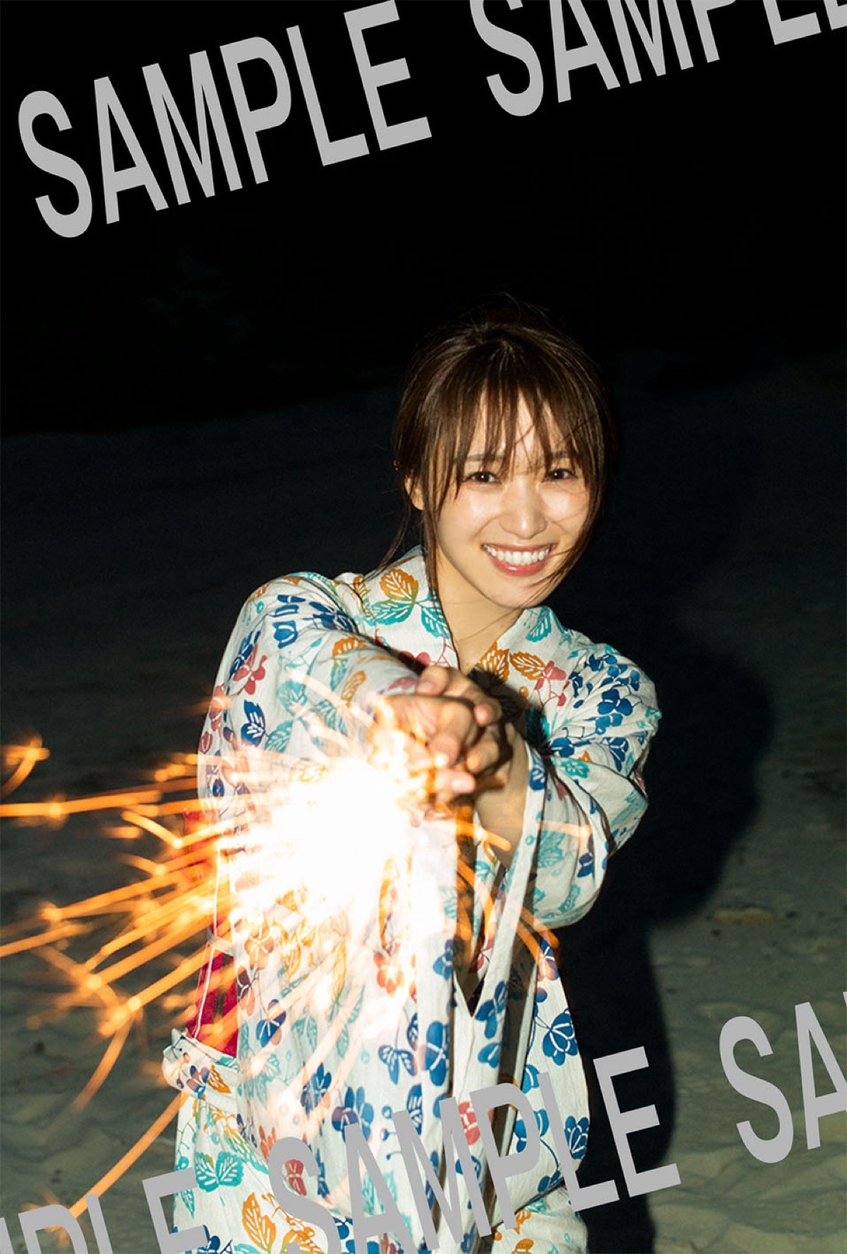 櫻坂46・菅井友香、“ほぼノーメイク素肌”のカットなど写真集ポストカード9種類公開