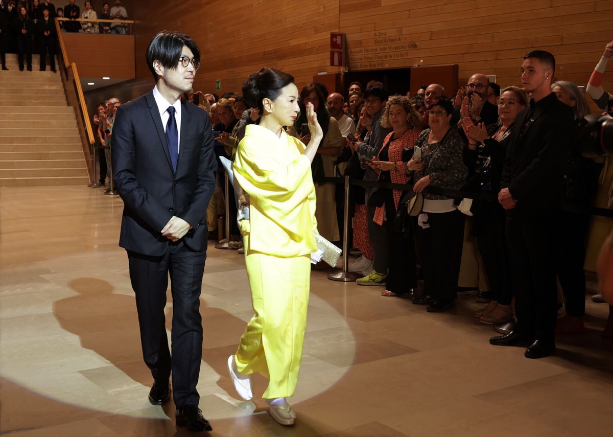 原田美枝子、感極まり涙　『百花』川村元気監督とサン・セバスティアン国際映画祭に登場