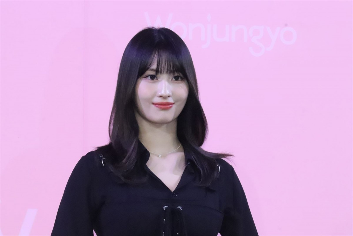 TWICE・モモ、美の秘訣は「化粧品用の冷蔵庫」と告白